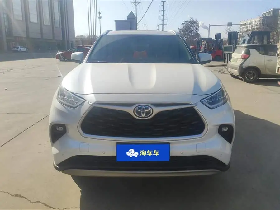 هايلاندر 2022 هايبرد 2.5 لتر AWD بريميوم 7 مقاعد