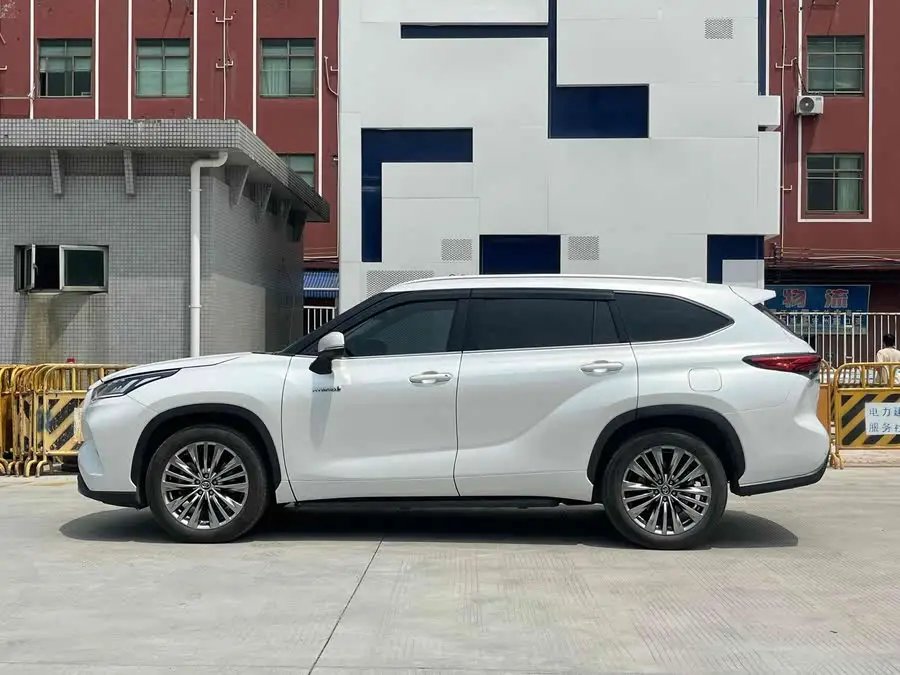 هايلاندر 2022 هايبرد 2.5 لتر دفع رباعي فئة عليا 7 مقاعد