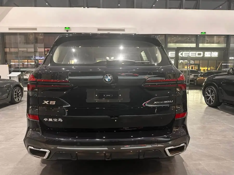 بي إم دبليو X5 2023 xDrive 30Li حزمة M الرياضية الفاخرة