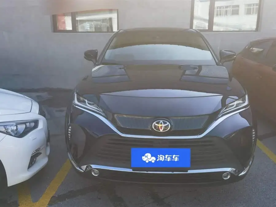 2022 HARRIER 2.0L CVT Two-Wheel Drive Premium Edition