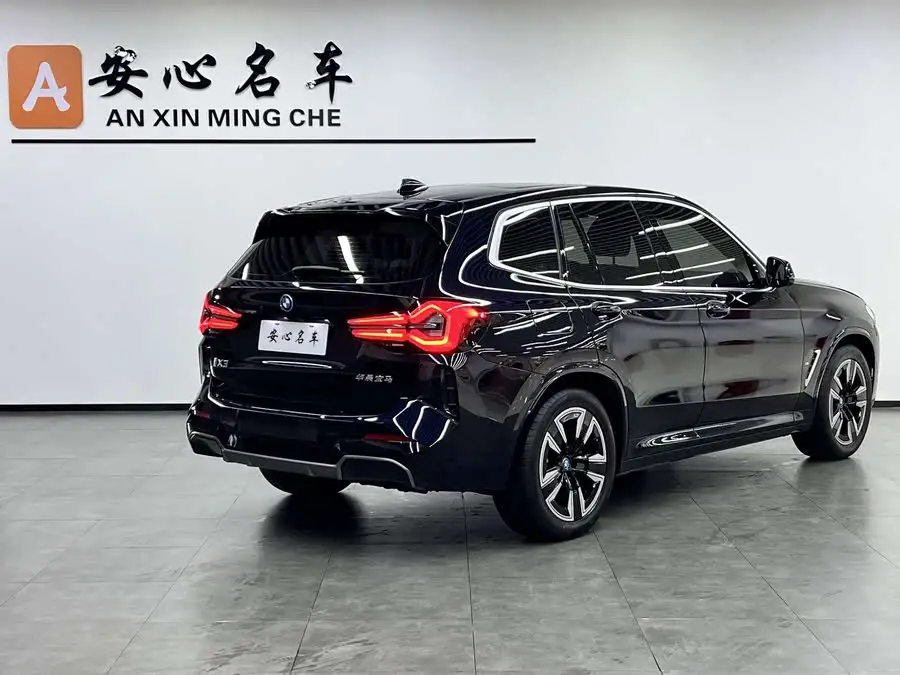 بي إم دبليو iX3 2023 الطراز الرائد