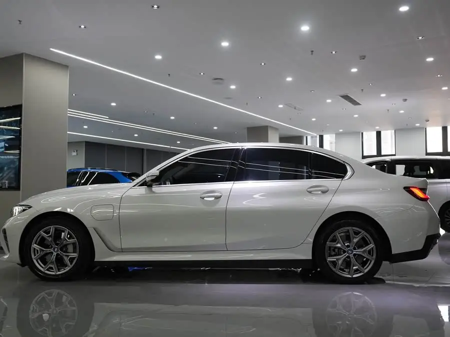 بي إم دبليو i3 2022 eDrive 35 L