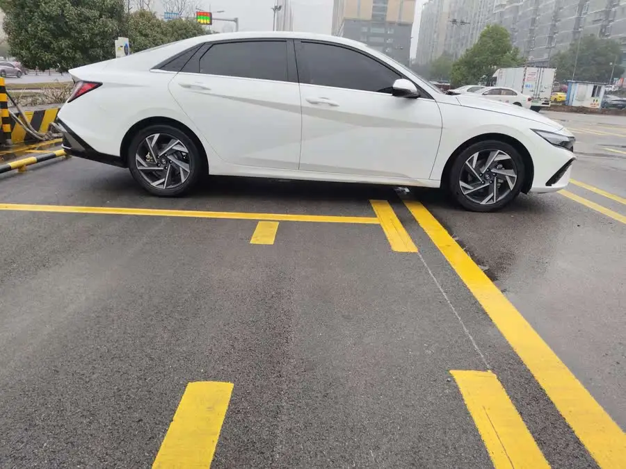 إيلانتر 2023 1.5 لتر CVT LUX النسخة المميزة