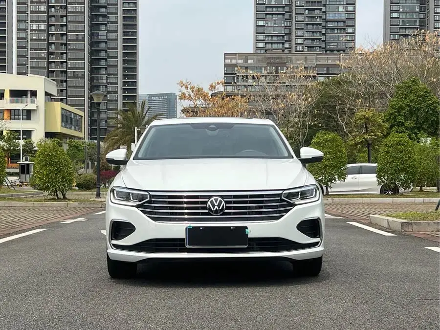 لافيدا 2023 300TSI DSG النسخة الكاملة ذات السماء المرصعة بالنجوم