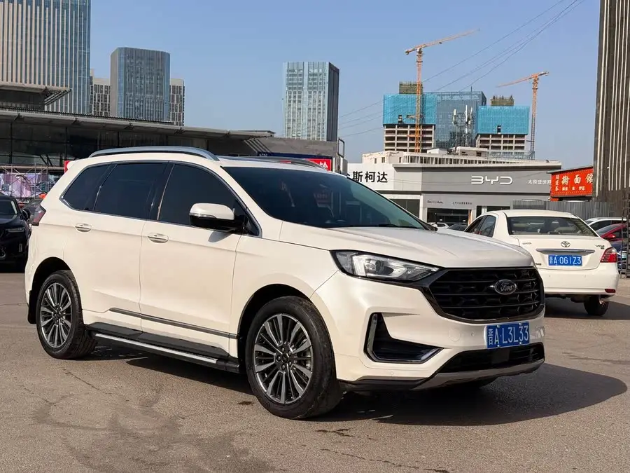 2021 Ford Edge PLUS EcoBoost 245 Two-Wheel Drive Luxury Version 7-Seater