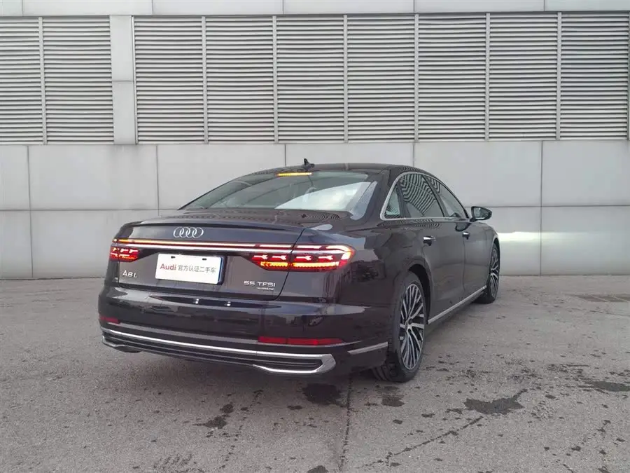 أودي A8 2023 A8L 55 TFSI quattro الرائد