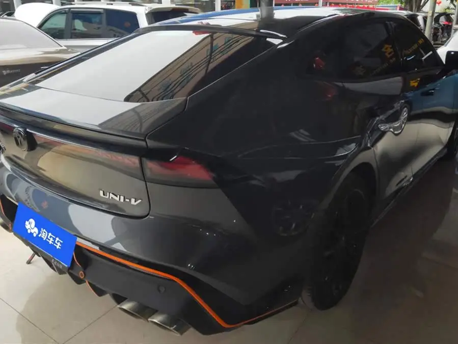 Changan UNI-V 2022 1.5T Smart Navigation Edition