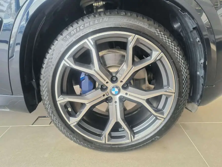 بي إم دبليو X5 2023 xDrive 30Li باقة M الرياضية الحصرية