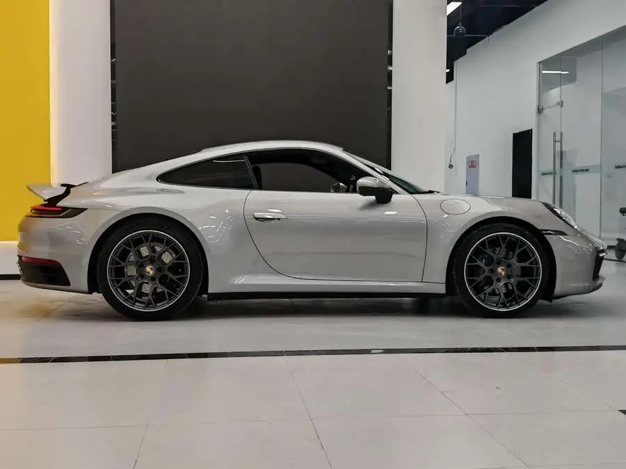 بورش 911 2023 كاريرا 3.0T