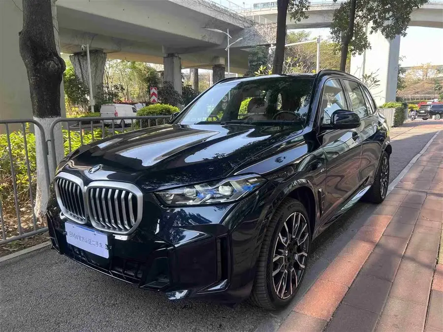 بي إم دبليو X5 2023 xDrive 40Li M حزمة رياضية ليلية