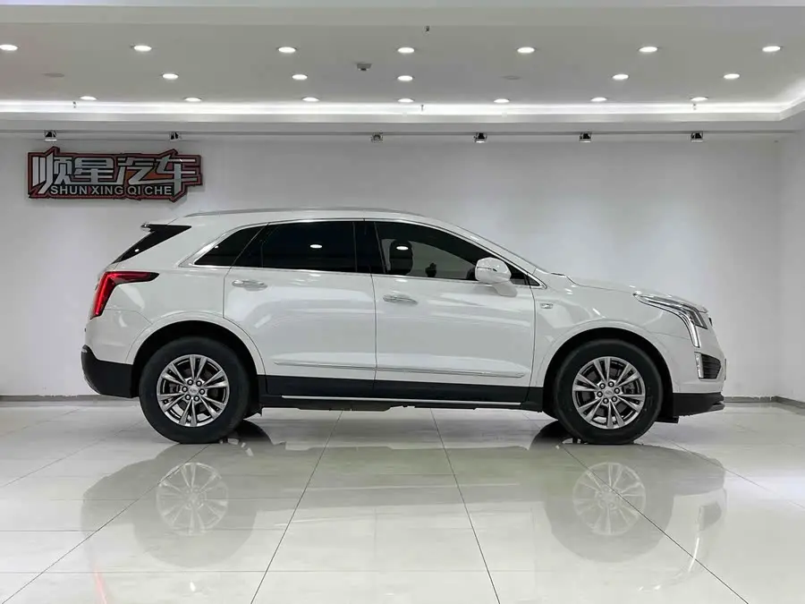 كاديلاك XT5 2021 2.0T فاخرة بالدفع الأمامي