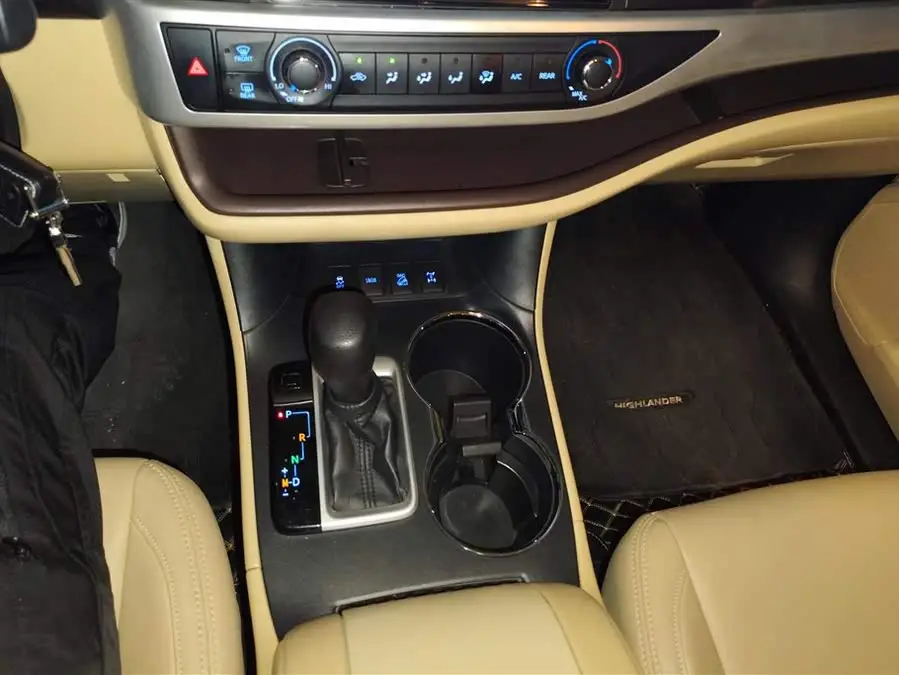 هايلاندر 2018 2.0T دفع رباعي نسخة النخبة 7 مقاعد المستوى السادس