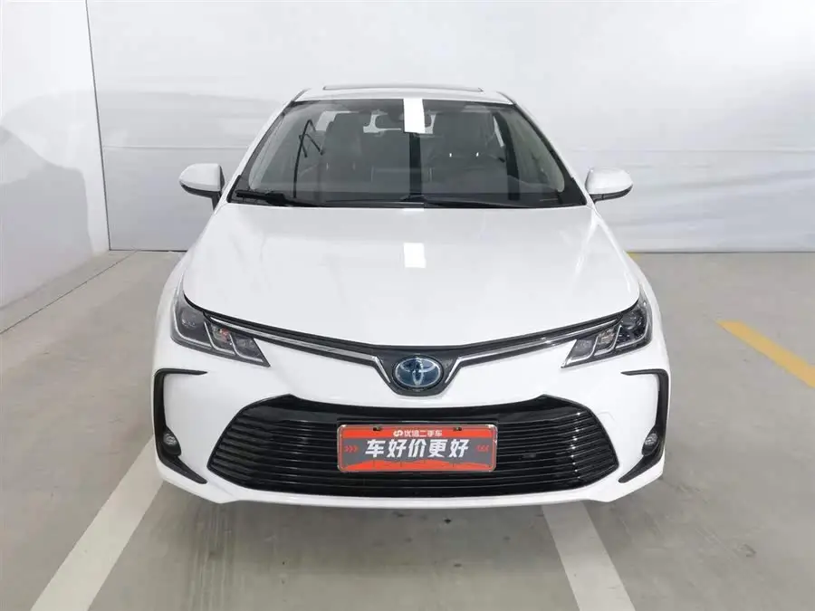 2021 تويوتا كورولا هايبرد 1.8 لتر E-CVT النسخة النخبوية