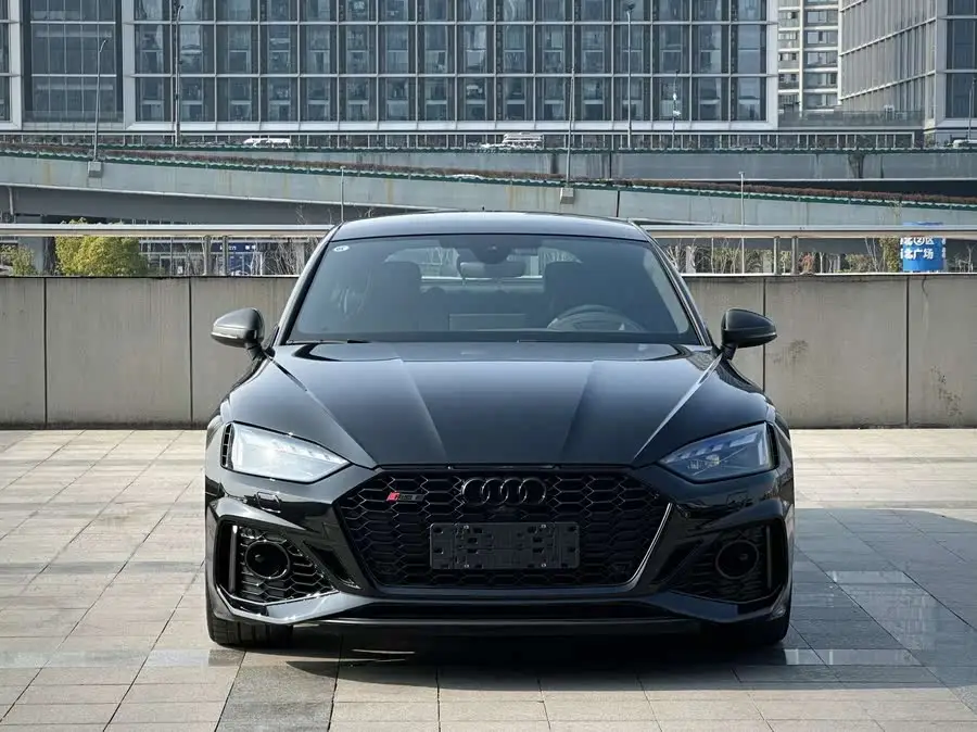 أودي RS 5 طراز 2023 RS 5 2.9T سبورتباك النسخة الذهبية الداكنة