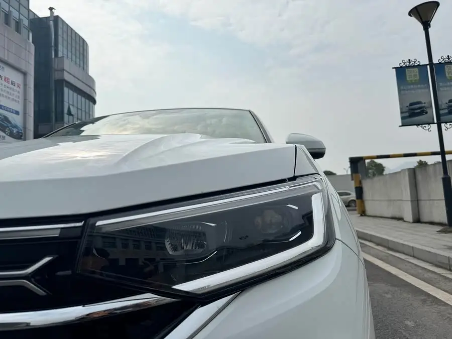 تيرون 2023 330TSI دفع ثنائي فئة الرفاهية بلس النسخة المتقدمة