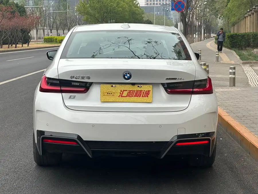 بي إم دبليو i3 2024 eDrive 35 L