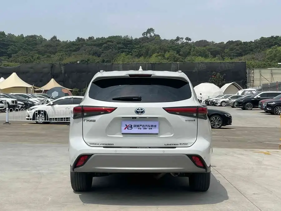 هايلاندر 2022 هايبرد 2.5 لتر دفع رباعي فئة عليا 7 مقاعد