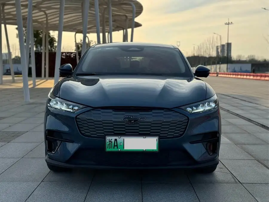 فورد موستانغ ماك-إي 2021 نسخة الدفع الخلفي المعيارية