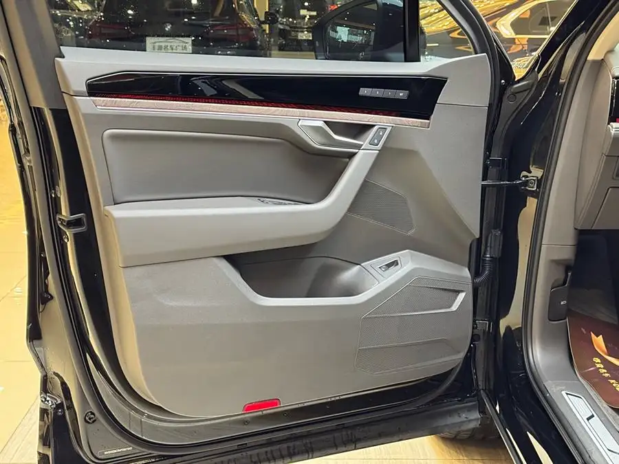 Touareg 2023 3.0 TSI R-Line Black Sport Package