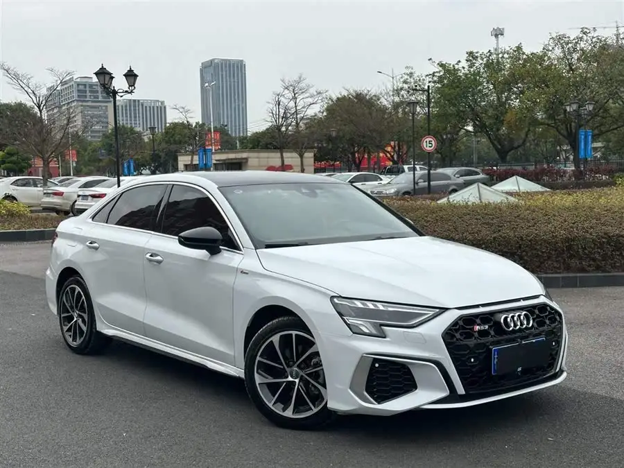 أودي A3 2021 A3L ليموزين 35 TFSI الرياضية التقدمية