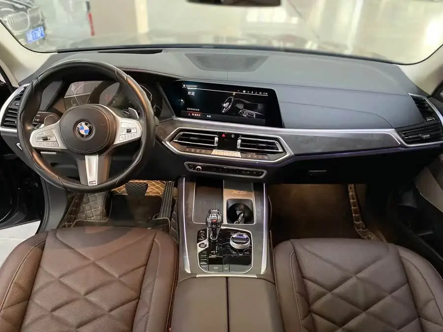 بي إم دبليو X5 2023 xDrive 40Li حزمة M الرياضية
