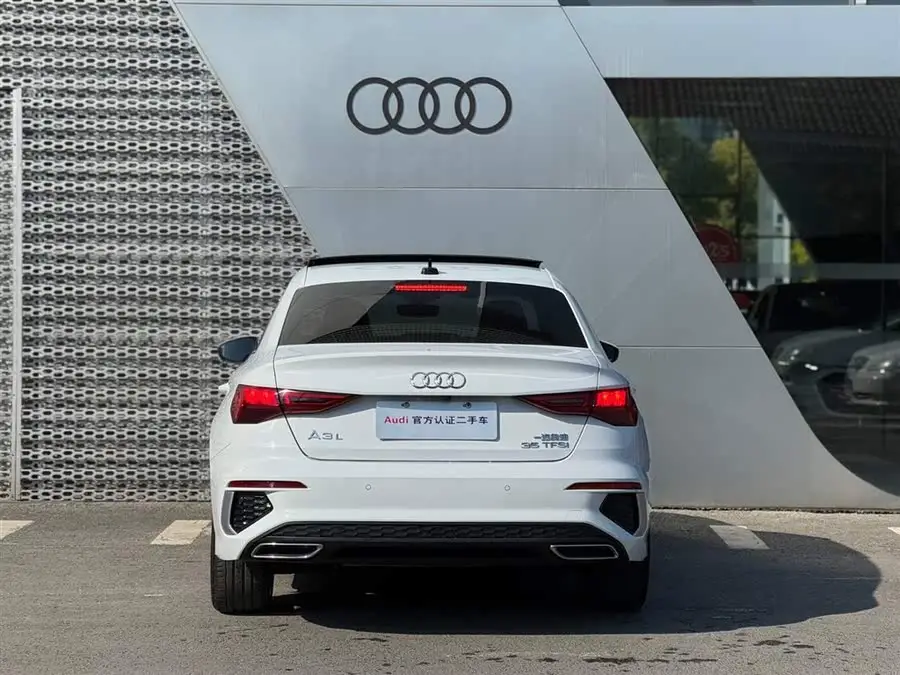 أودي A3 2021 A3L ليموزين 35 TFSI الرياضية