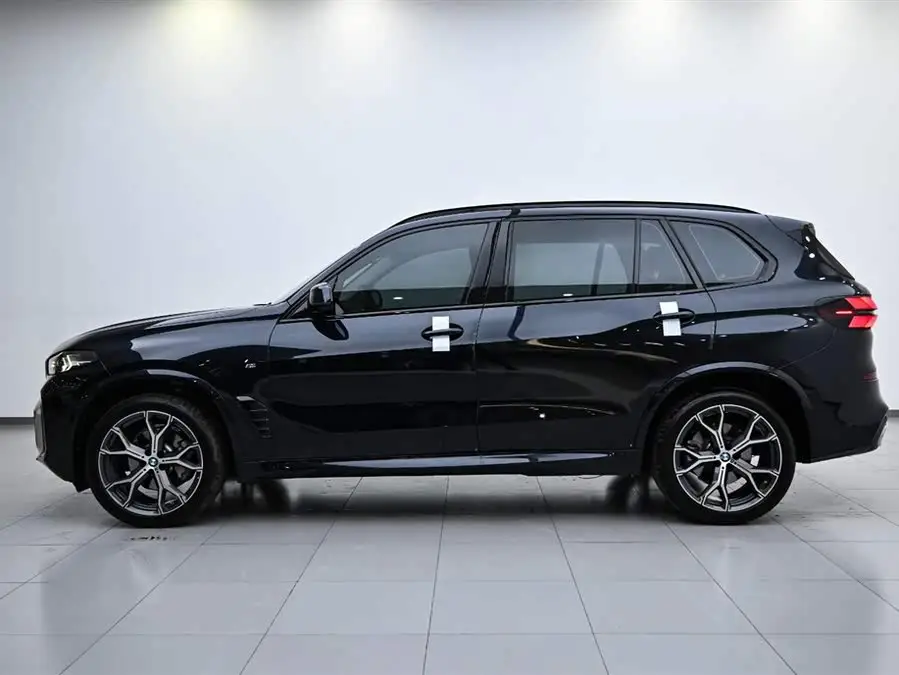 BMW X5 2023 xDrive 30Li M Sport Night Package