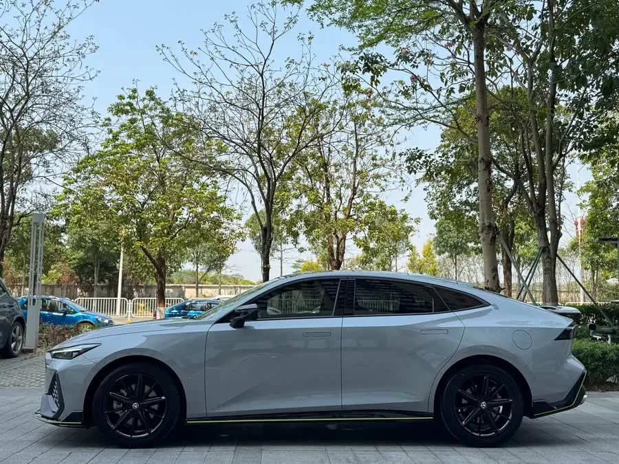 Changan UNI-V 2023 2.0T Ling Su Edition