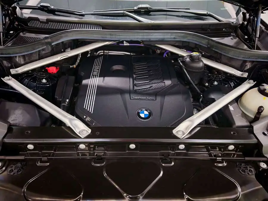 بي إم دبليو X5 2022 فئة محدثة xDrive 40Li حزمة رياضية M