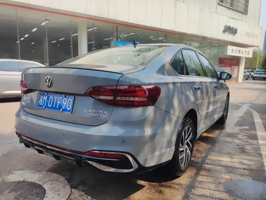 لافيدا 2024 300TSI DSG إصدار القيادة النجومية