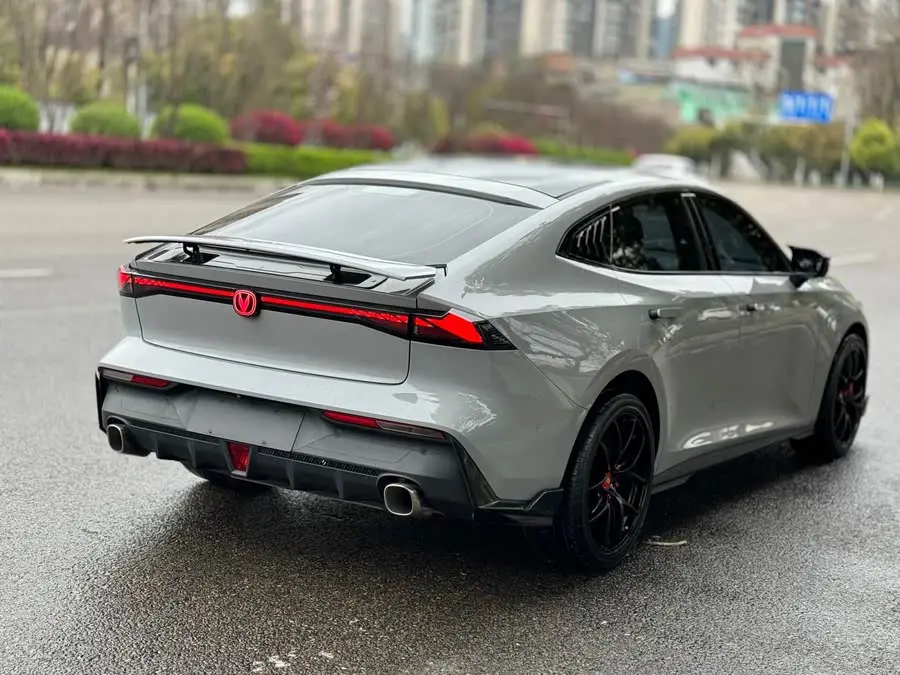 Changan UNI-V 2023 1.5T Smart Navigation Edition