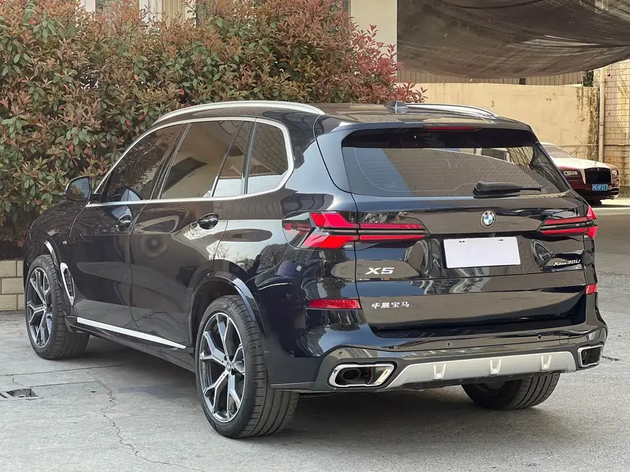 بي إم دبليو X5 2023 xDrive 30Li باقة M الرياضية الفاخرة