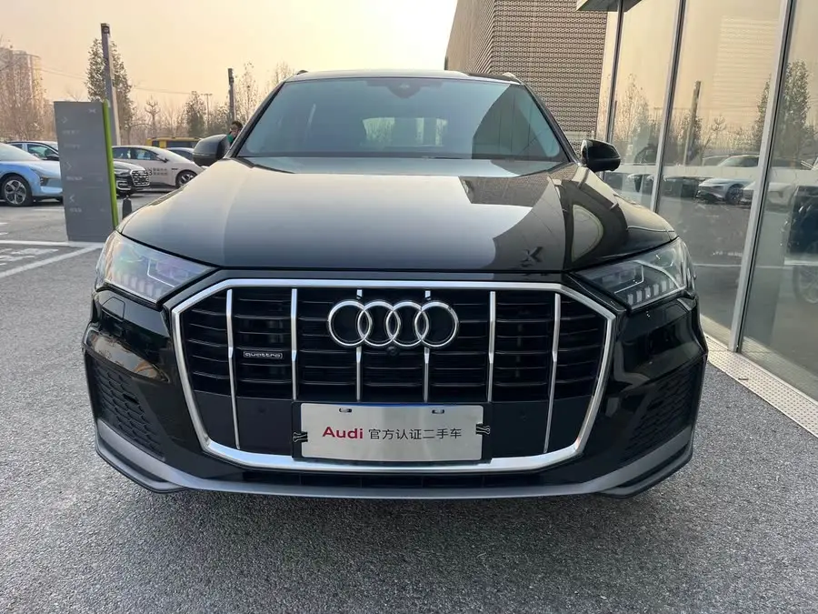 Audi Q7 2023 45 TFSI quattro S line Sport