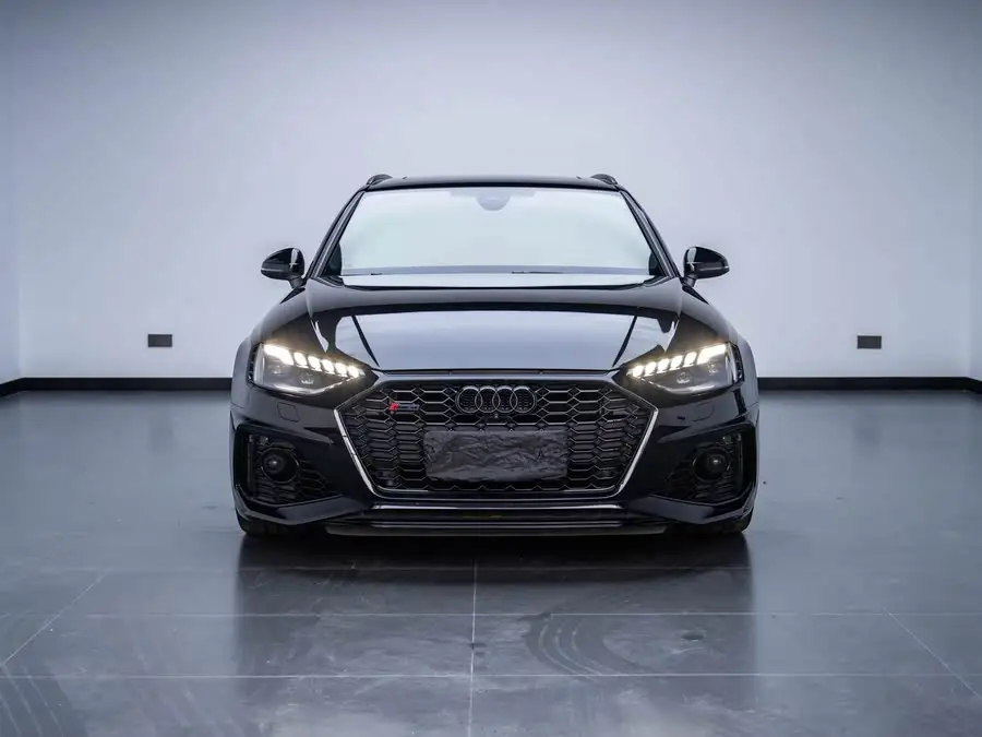 أودي RS 4 2022 RS4 أفانت إصدار الذهب الداكن