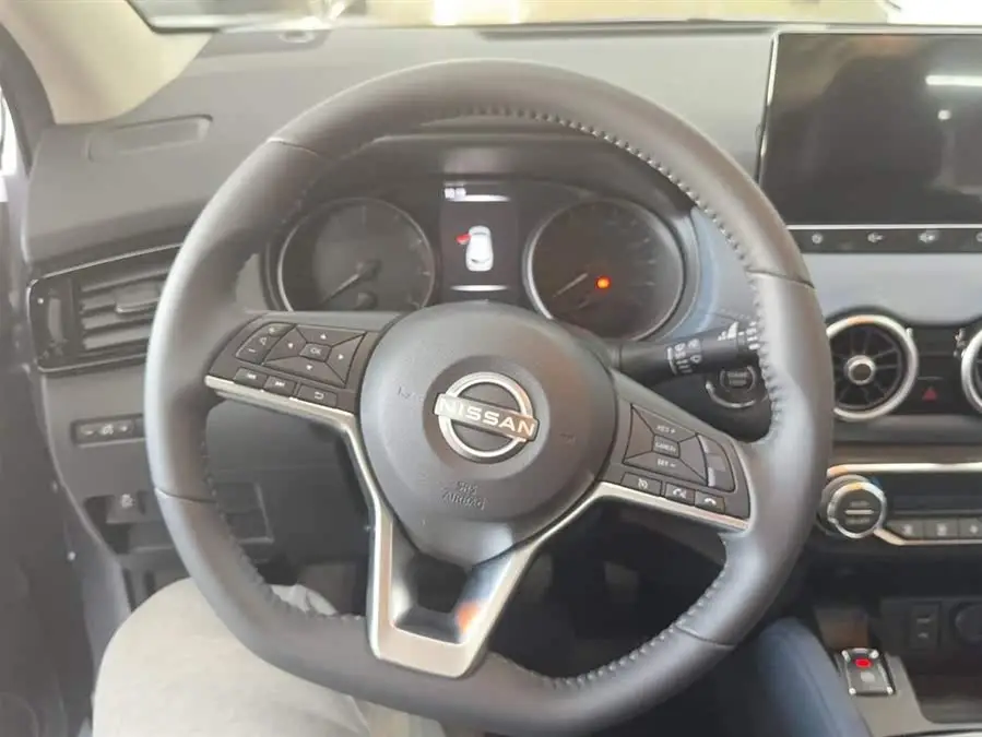 نيسان إكس-تريل 2025 فئة الشرف 2.0 لتر CVT XV+ الطراز الرائد