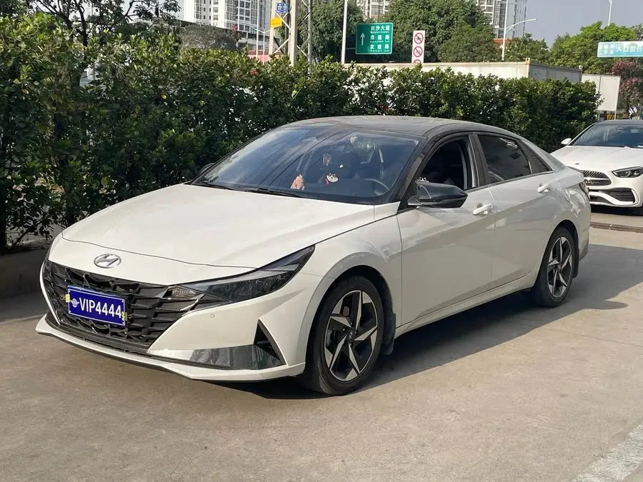 Elantra 2022 1.5L CVT LUX Premium Edition