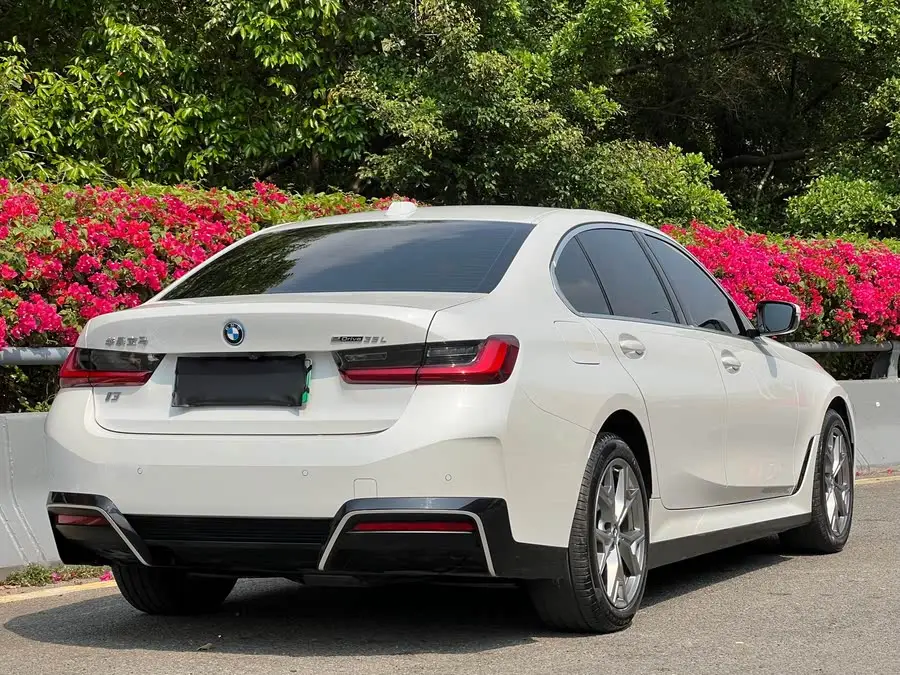 بي إم دبليو i3 2023 eDrive 40 L حزمة الليل