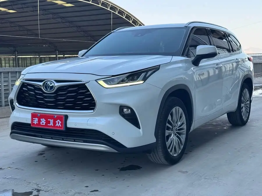 هايلاندر 2022 هايبرد 2.5 لتر دفع رباعي بريميوم 7 مقاعد