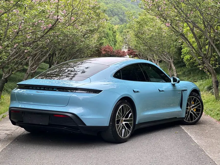 تايكان 2022 طراز مُعدل