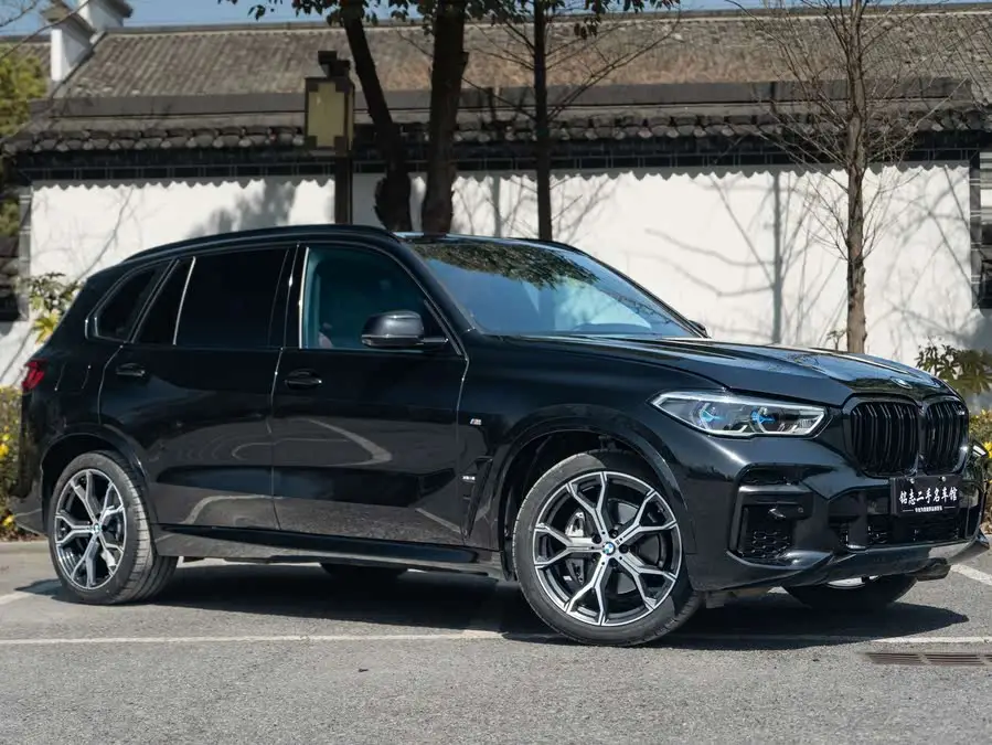 بي إم دبليو X5 2022 طراز مُعدل xDrive 40Li حزمة رياضية M