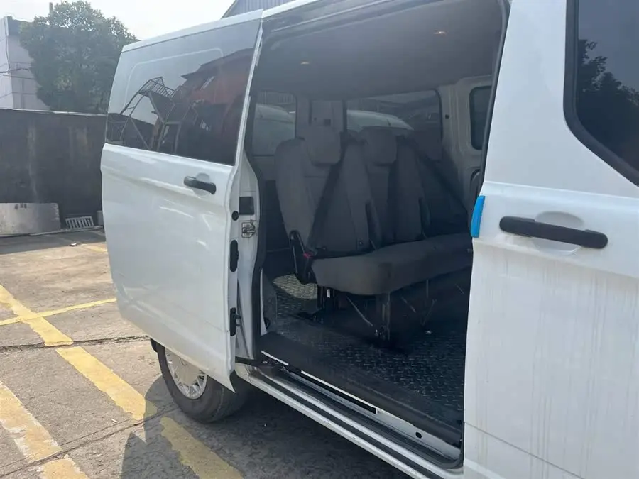 Foton 2017 Model 2.0T Diesel Multi-Functional Commercial Vehicle Short Wheelbase Medium Roof National IV