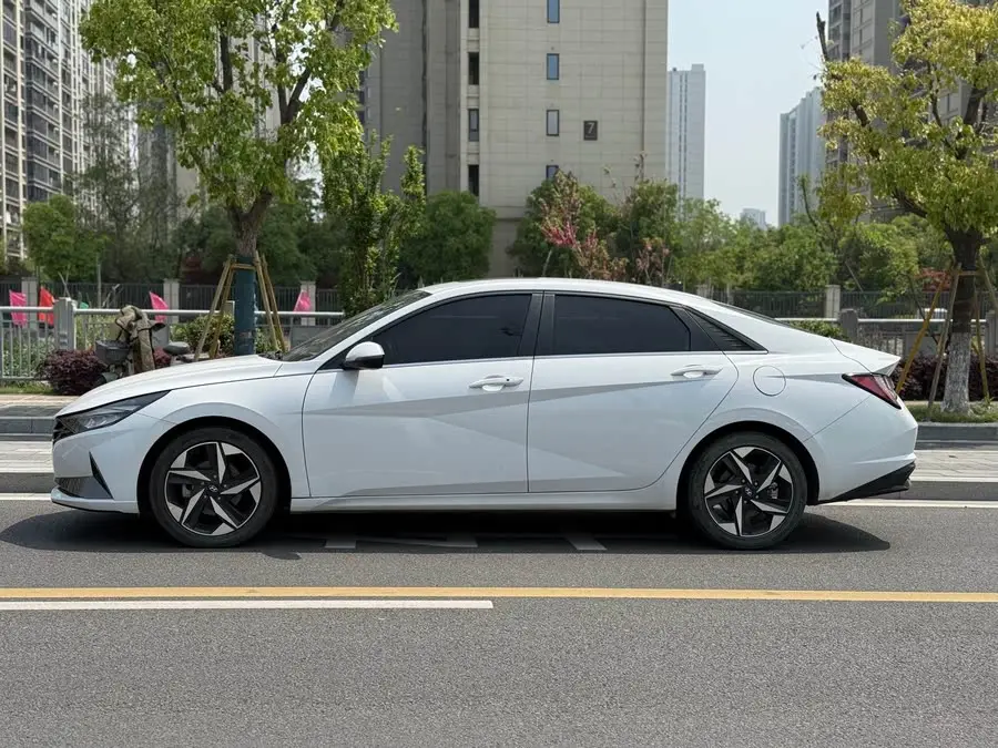 2023 Hyundai Elantra 1.5L CVT LUX Edition