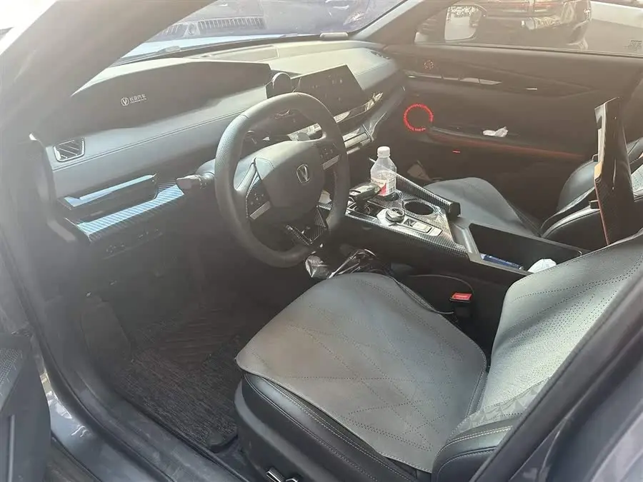 Changan UNI-V 2022 1.5T Smart Navigation Edition