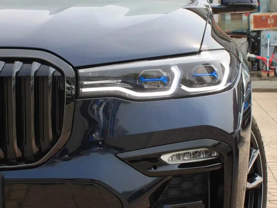 بي إم دبليو X7 2021 طراز محدث xDrive40i مجموعة M الرياضية التنفيذية