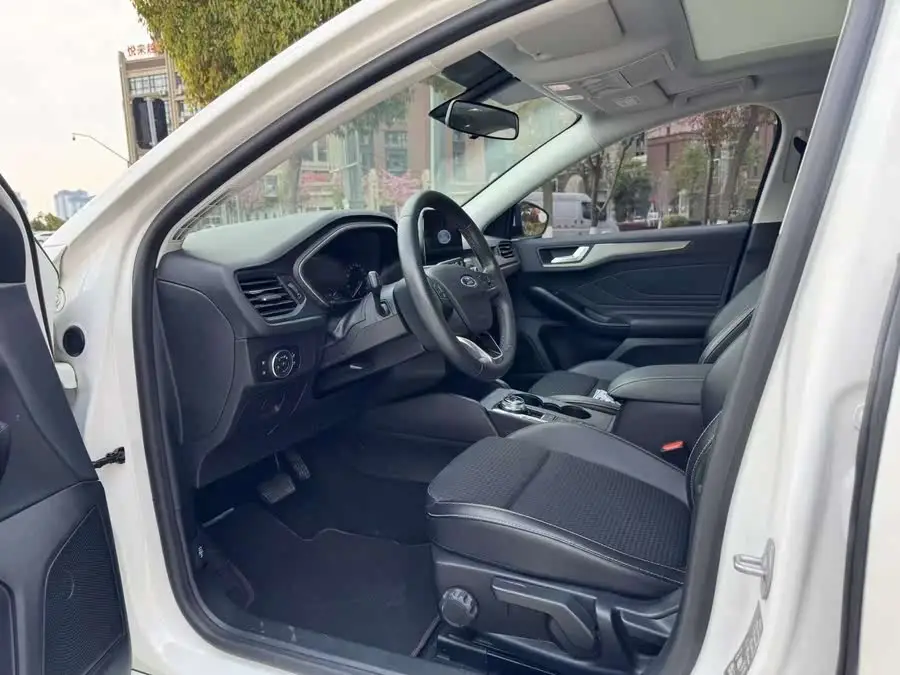 2020 فورد فوكس 2.0 إيكو بوست 180 أوتوماتيكي ترند