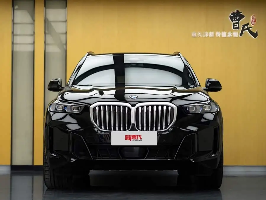 بي إم دبليو X5 2023 xDrive 40Li حزمة M الرياضية السوداء