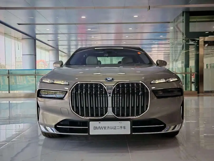 BMW i7 2023 xDrive60L Luxury Package