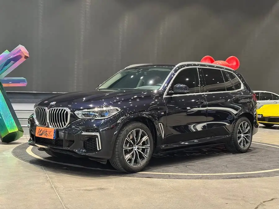 بي إم دبليو X5 طراز 2022 محدث xDrive 30Li حزمة م الرياضية