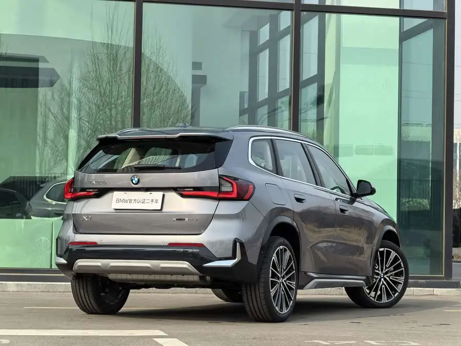 بي إم دبليو X1 2023 xDrive25Li حزمة التصميم X