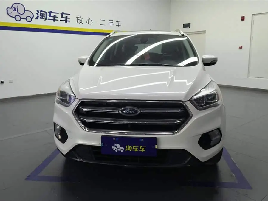 2019 Ford Escape EcoBoost 180 FWD Platinum Edition National VI